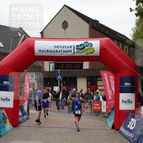 04.05.2025 - 8. Wedeler Halbmarathon Felixshl http://msf.ph/oto/7835176 04.05.2025 12:20:14 Ziel 330, 657, 658 meine-sportfotos.de