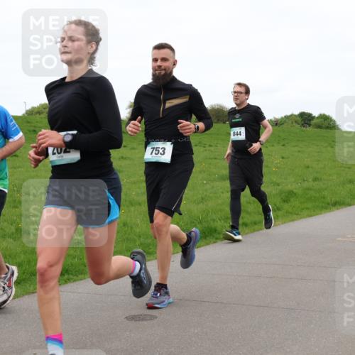 04.05.2025 - 8. Wedeler Halbmarathon Lena Gebhardt http://msf.ph/oto/7835184 04.05.2025 11:26:38 Laufen 886, 20, 844, 753, 1167 meine-sportfotos.de