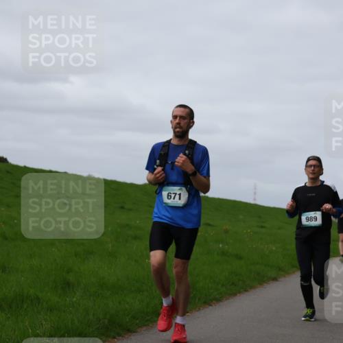 04.05.2025 - 8. Wedeler Halbmarathon Yannick Fuchs http://msf.ph/oto/7835236 04.05.2025 11:44:16 Laufen 671, 989 meine-sportfotos.de