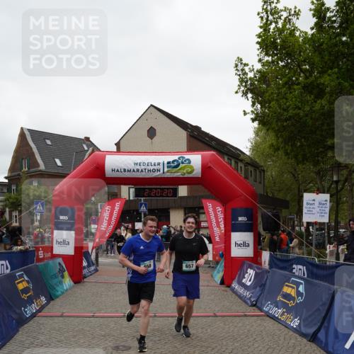 04.05.2025 - 8. Wedeler Halbmarathon Felixshl http://msf.ph/oto/7835290 04.05.2025 12:20:18 Ziel 330, 657, 658, 677 meine-sportfotos.de