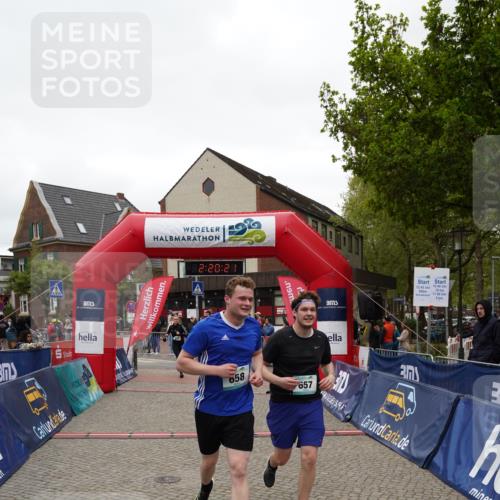 04.05.2025 - 8. Wedeler Halbmarathon Felixshl http://msf.ph/oto/7835328 04.05.2025 12:20:18 Ziel 330, 657, 658, 677 meine-sportfotos.de