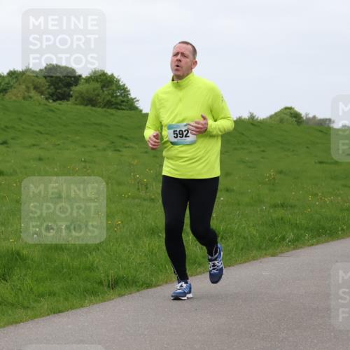 04.05.2025 - 8. Wedeler Halbmarathon Lena Gebhardt http://msf.ph/oto/7835358 04.05.2025 11:27:17 Laufen 592 meine-sportfotos.de