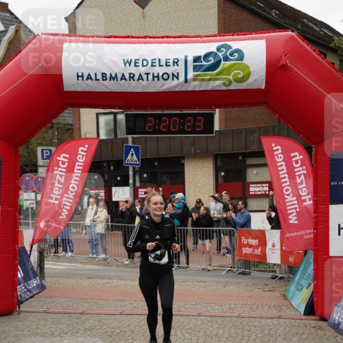 04.05.2025 - 8. Wedeler Halbmarathon Felixshl http://msf.ph/oto/7835366 04.05.2025 12:20:21 Ziel 657, 677 meine-sportfotos.de