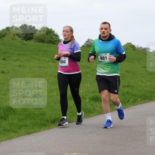04.05.2025 - 8. Wedeler Halbmarathon Lena Gebhardt http://msf.ph/oto/7835367 04.05.2025 11:27:25 Laufen 880, 881, 26 meine-sportfotos.de