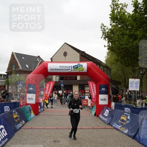 04.05.2025 - 8. Wedeler Halbmarathon Felixshl http://msf.ph/oto/7835387 04.05.2025 12:20:22 Ziel 657, 677, 780, 781 meine-sportfotos.de
