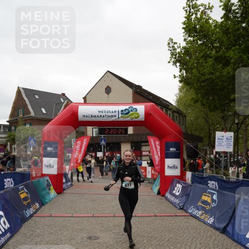 04.05.2025 - 8. Wedeler Halbmarathon Felixshl http://msf.ph/oto/7835396 04.05.2025 12:20:22 Ziel 657, 677, 780, 781 meine-sportfotos.de