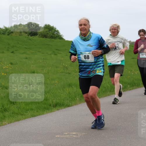 04.05.2025 - 8. Wedeler Halbmarathon Lena Gebhardt http://msf.ph/oto/7835461 04.05.2025 11:27:42 Laufen 88, 971, 69 meine-sportfotos.de