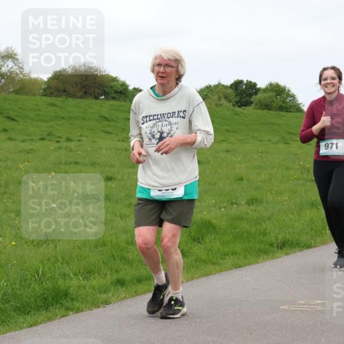 04.05.2025 - 8. Wedeler Halbmarathon Lena Gebhardt http://msf.ph/oto/7835490 04.05.2025 11:27:44 Laufen 971, 69 meine-sportfotos.de