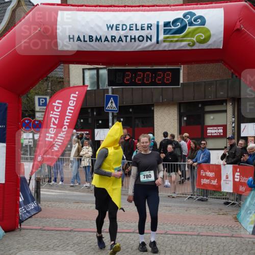 04.05.2025 - 8. Wedeler Halbmarathon Felixshl http://msf.ph/oto/7835497 04.05.2025 12:20:25 Ziel 677, 780, 781 meine-sportfotos.de