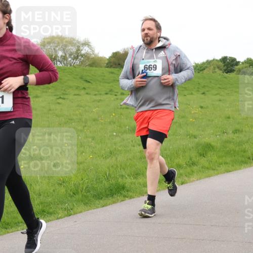 04.05.2025 - 8. Wedeler Halbmarathon Lena Gebhardt http://msf.ph/oto/7835511 04.05.2025 11:27:46 Laufen 971, 669, 10 meine-sportfotos.de