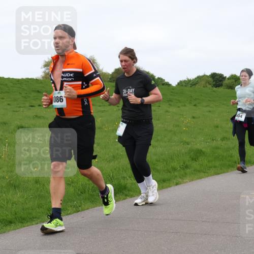 04.05.2025 - 8. Wedeler Halbmarathon Lena Gebhardt http://msf.ph/oto/7835543 04.05.2025 11:27:49 Laufen 1086, 31, 604 meine-sportfotos.de