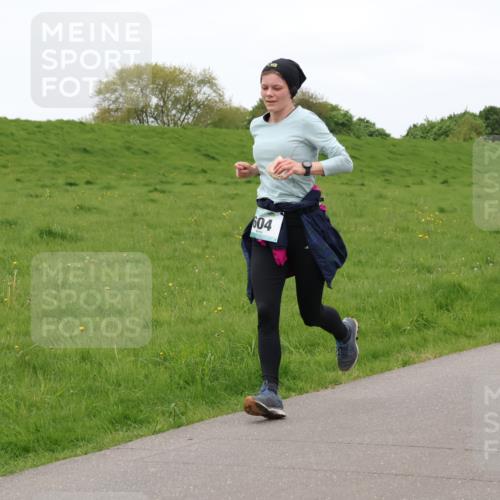 04.05.2025 - 8. Wedeler Halbmarathon Lena Gebhardt http://msf.ph/oto/7835557 04.05.2025 11:27:51 Laufen 604 meine-sportfotos.de
