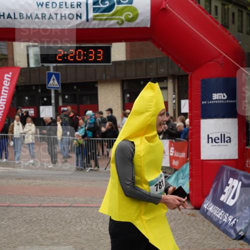 04.05.2025 - 8. Wedeler Halbmarathon Felixshl http://msf.ph/oto/7835578 04.05.2025 12:20:31 Ziel 780, 781 meine-sportfotos.de