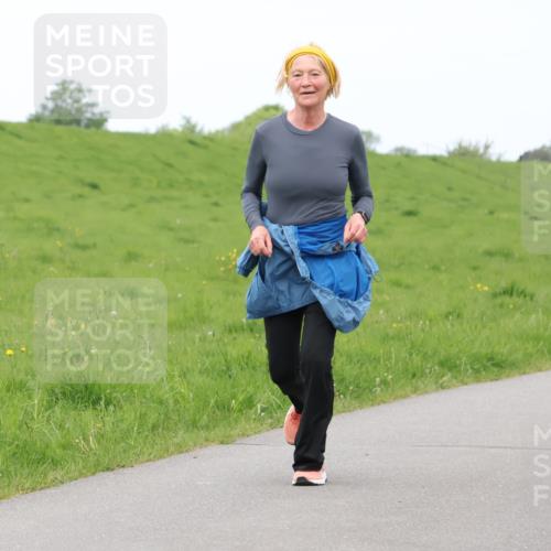 04.05.2025 - 8. Wedeler Halbmarathon Lena Gebhardt http://msf.ph/oto/7835608 04.05.2025 11:28:04 Laufen  meine-sportfotos.de
