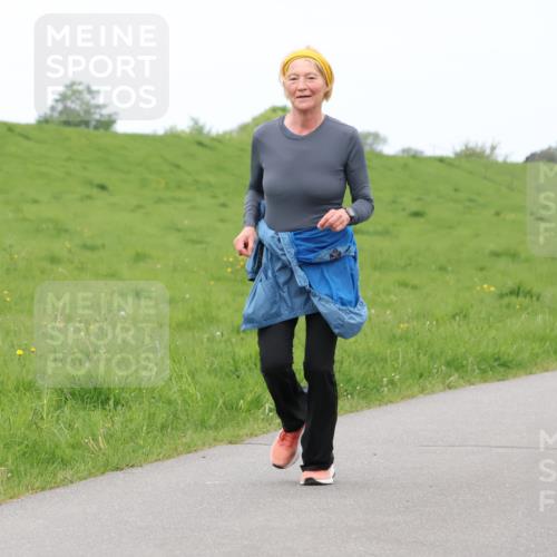 04.05.2025 - 8. Wedeler Halbmarathon Lena Gebhardt http://msf.ph/oto/7835612 04.05.2025 11:28:04 Laufen  meine-sportfotos.de