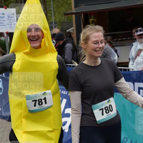 04.05.2025 - 8. Wedeler Halbmarathon Felixshl http://msf.ph/oto/7835614 04.05.2025 12:20:34 Ziel  meine-sportfotos.de