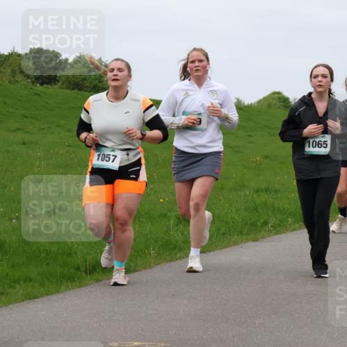 04.05.2025 - 8. Wedeler Halbmarathon Lena Gebhardt http://msf.ph/oto/7835643 04.05.2025 11:28:20 Laufen 1057, 1065, 7, 393 meine-sportfotos.de