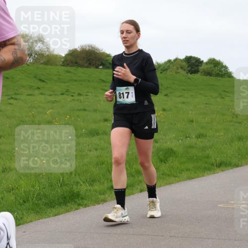 04.05.2025 - 8. Wedeler Halbmarathon Lena Gebhardt http://msf.ph/oto/7835664 04.05.2025 11:28:25 Laufen 817 meine-sportfotos.de
