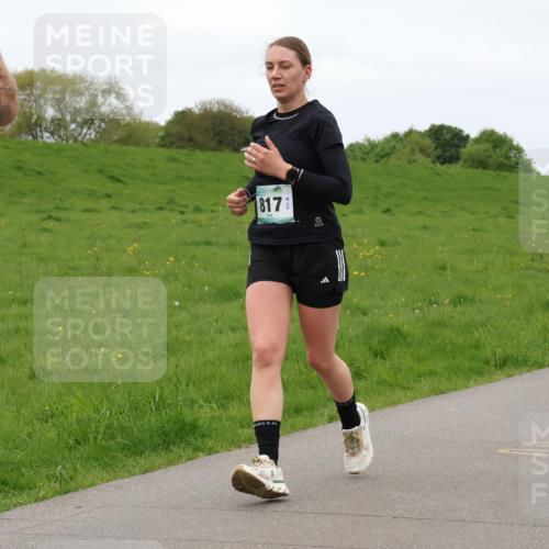 04.05.2025 - 8. Wedeler Halbmarathon Lena Gebhardt http://msf.ph/oto/7835665 04.05.2025 11:28:25 Laufen 817, 9 meine-sportfotos.de