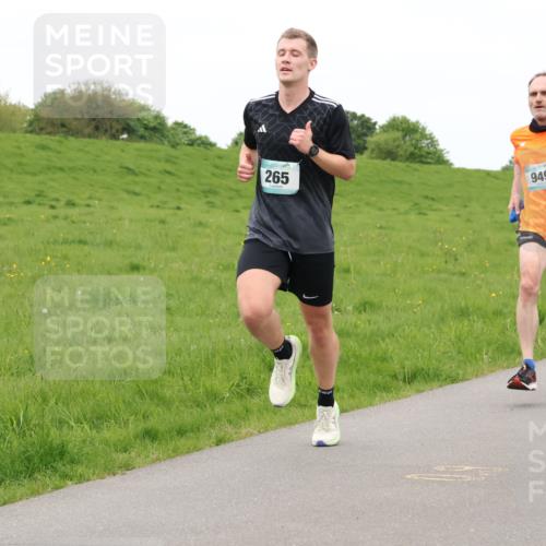 04.05.2025 - 8. Wedeler Halbmarathon Lena Gebhardt http://msf.ph/oto/7835693 04.05.2025 11:28:27 Laufen 265, 949 meine-sportfotos.de