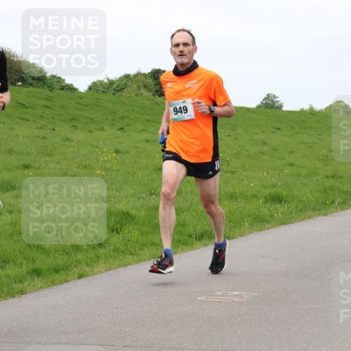 04.05.2025 - 8. Wedeler Halbmarathon Lena Gebhardt http://msf.ph/oto/7835705 04.05.2025 11:28:28 Laufen 265, 949, 13 meine-sportfotos.de