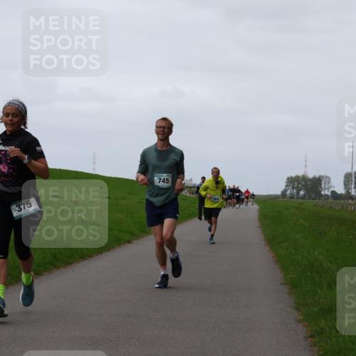 04.05.2025 - 8. Wedeler Halbmarathon Yannick Fuchs http://msf.ph/oto/7835811 04.05.2025 11:23:31 Laufen 375, 745 meine-sportfotos.de