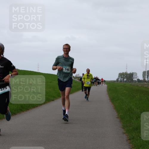 04.05.2025 - 8. Wedeler Halbmarathon Yannick Fuchs http://msf.ph/oto/7835815 04.05.2025 11:23:31 Laufen 375, 745 meine-sportfotos.de