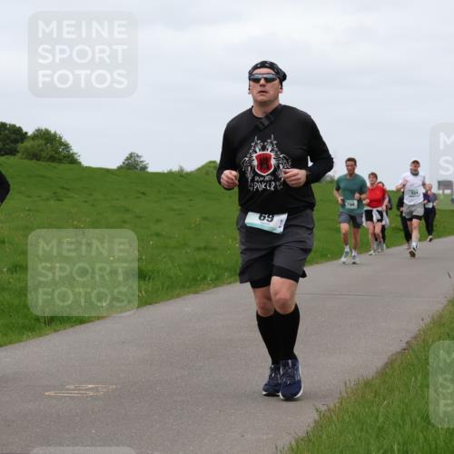 04.05.2025 - 8. Wedeler Halbmarathon Lena Gebhardt http://msf.ph/oto/7835851 04.05.2025 11:29:16 Laufen 920, 69, 199, 524 meine-sportfotos.de