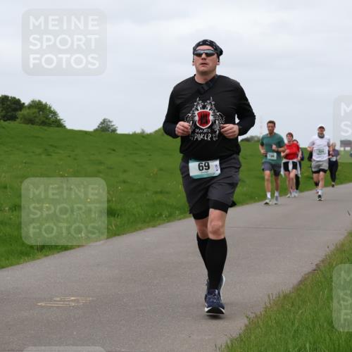 04.05.2025 - 8. Wedeler Halbmarathon Lena Gebhardt http://msf.ph/oto/7835852 04.05.2025 11:29:16 Laufen 920, 69, 199 meine-sportfotos.de