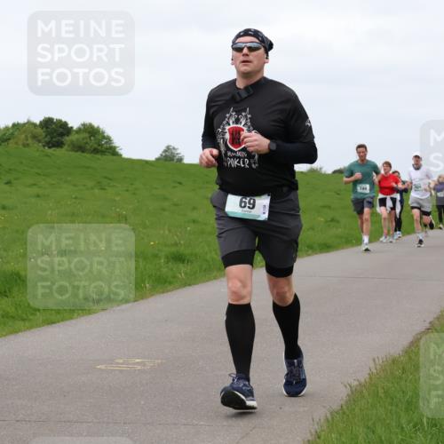 04.05.2025 - 8. Wedeler Halbmarathon Lena Gebhardt http://msf.ph/oto/7835860 04.05.2025 11:29:17 Laufen 69, 199, 524 meine-sportfotos.de