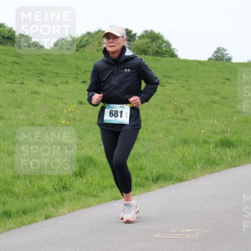 04.05.2025 - 8. Wedeler Halbmarathon Lena Gebhardt http://msf.ph/oto/7835933 04.05.2025 11:29:27 Laufen 13, 681 meine-sportfotos.de