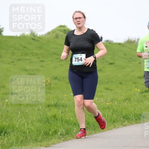 04.05.2025 - 8. Wedeler Halbmarathon Lena Gebhardt http://msf.ph/oto/7836078 04.05.2025 11:29:59 Laufen 754, 191 meine-sportfotos.de