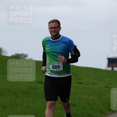 04.05.2025 - 8. Wedeler Halbmarathon Yannick Fuchs http://msf.ph/oto/7836082 04.05.2025 11:23:52 Laufen 889, 23, 11 meine-sportfotos.de