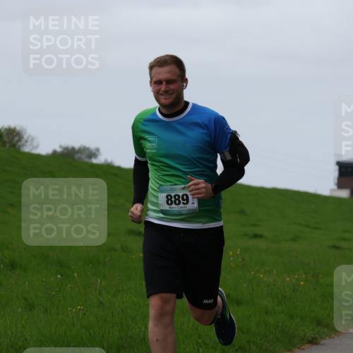 04.05.2025 - 8. Wedeler Halbmarathon Yannick Fuchs http://msf.ph/oto/7836090 04.05.2025 11:23:52 Laufen 889 meine-sportfotos.de