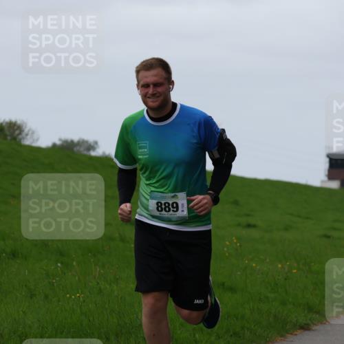 04.05.2025 - 8. Wedeler Halbmarathon Yannick Fuchs http://msf.ph/oto/7836092 04.05.2025 11:23:53 Laufen 889 meine-sportfotos.de
