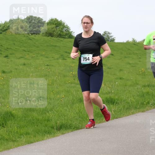 04.05.2025 - 8. Wedeler Halbmarathon Lena Gebhardt http://msf.ph/oto/7836093 04.05.2025 11:30:01 Laufen 754, 191 meine-sportfotos.de