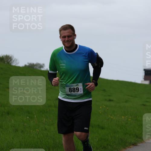 04.05.2025 - 8. Wedeler Halbmarathon Yannick Fuchs http://msf.ph/oto/7836097 04.05.2025 11:23:53 Laufen 889 meine-sportfotos.de
