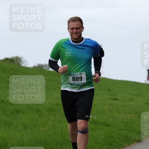 04.05.2025 - 8. Wedeler Halbmarathon Yannick Fuchs http://msf.ph/oto/7836104 04.05.2025 11:23:53 Laufen 889 meine-sportfotos.de