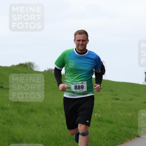 04.05.2025 - 8. Wedeler Halbmarathon Yannick Fuchs http://msf.ph/oto/7836113 04.05.2025 11:23:53 Laufen 889, 117 meine-sportfotos.de