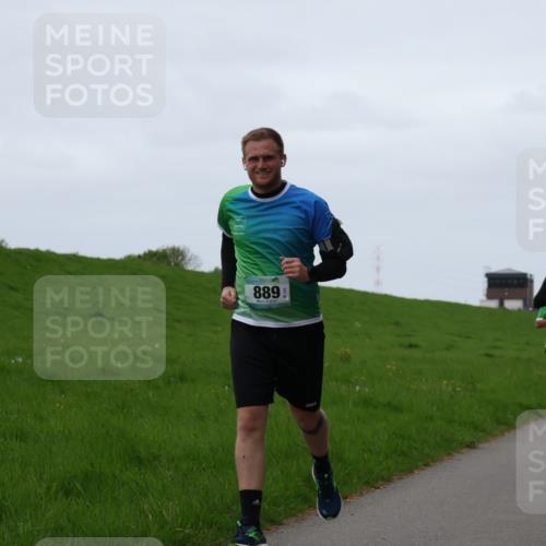 04.05.2025 - 8. Wedeler Halbmarathon Yannick Fuchs http://msf.ph/oto/7836115 04.05.2025 11:23:53 Laufen 889, 1175 meine-sportfotos.de