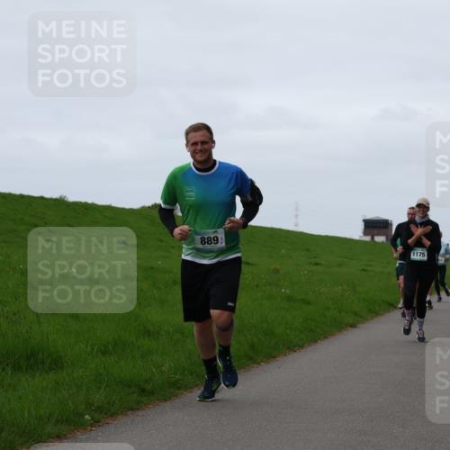 04.05.2025 - 8. Wedeler Halbmarathon Yannick Fuchs http://msf.ph/oto/7836132 04.05.2025 11:23:53 Laufen 8895, 1175, 1141 meine-sportfotos.de
