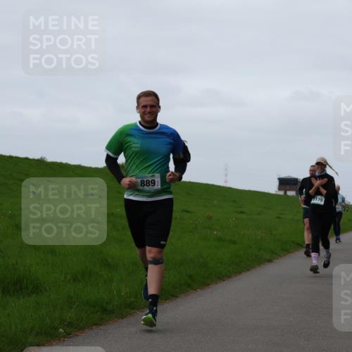 04.05.2025 - 8. Wedeler Halbmarathon Yannick Fuchs http://msf.ph/oto/7836141 04.05.2025 11:23:54 Laufen 8895, 1175, 1141 meine-sportfotos.de