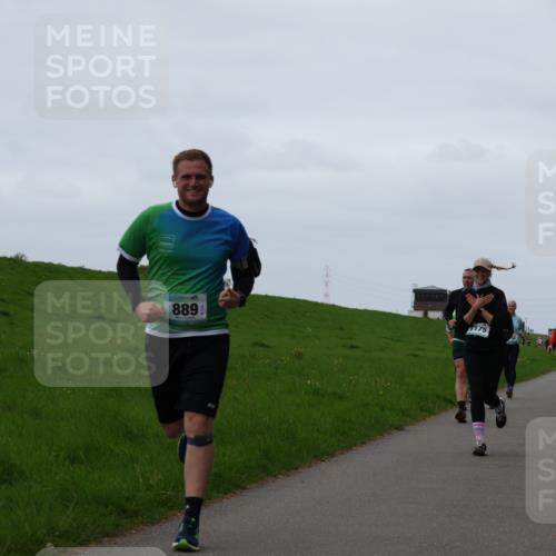 04.05.2025 - 8. Wedeler Halbmarathon Yannick Fuchs http://msf.ph/oto/7836145 04.05.2025 11:23:54 Laufen 889, 1175, 1141 meine-sportfotos.de