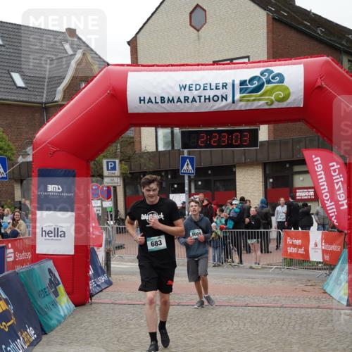 04.05.2025 - 8. Wedeler Halbmarathon Felixshl http://msf.ph/oto/7836228 04.05.2025 12:23:01 Ziel 683, 974, 1005 meine-sportfotos.de