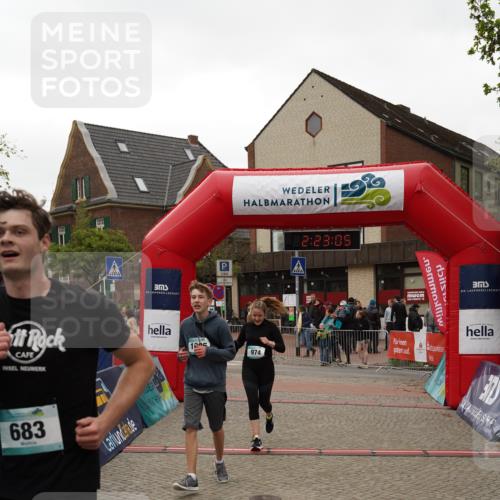 04.05.2025 - 8. Wedeler Halbmarathon Felixshl http://msf.ph/oto/7836241 04.05.2025 12:23:03 Ziel 683, 974, 1005 meine-sportfotos.de