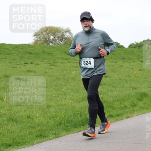 04.05.2025 - 8. Wedeler Halbmarathon Lena Gebhardt http://msf.ph/oto/7836282 04.05.2025 11:30:18 Laufen 824 meine-sportfotos.de