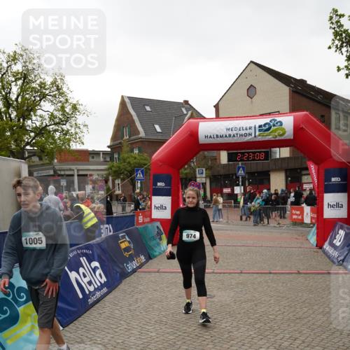 04.05.2025 - 8. Wedeler Halbmarathon Felixshl http://msf.ph/oto/7836301 04.05.2025 12:23:05 Ziel 683, 974, 1005 meine-sportfotos.de