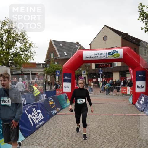 04.05.2025 - 8. Wedeler Halbmarathon Felixshl http://msf.ph/oto/7836314 04.05.2025 12:23:05 Ziel 683, 974, 1005 meine-sportfotos.de