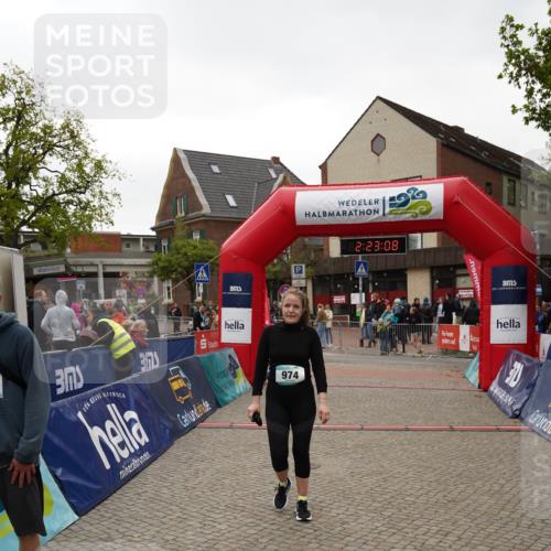 04.05.2025 - 8. Wedeler Halbmarathon Felixshl http://msf.ph/oto/7836328 04.05.2025 12:23:06 Ziel 974, 1005 meine-sportfotos.de