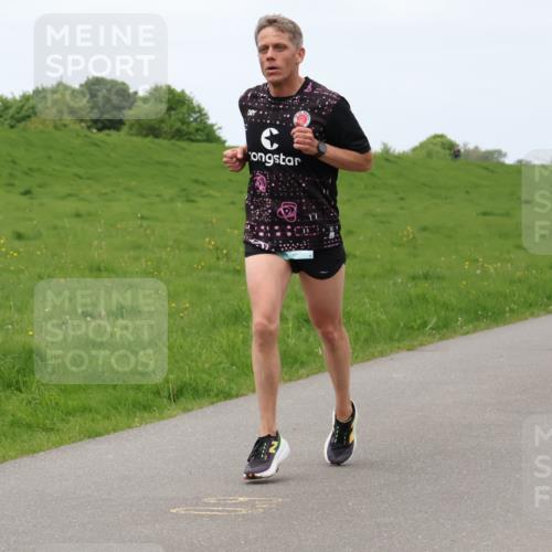 04.05.2025 - 8. Wedeler Halbmarathon Lena Gebhardt http://msf.ph/oto/7836342 04.05.2025 11:30:31 Laufen  meine-sportfotos.de